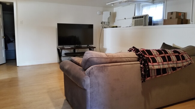 Building Photo - Coming soon! 1 bedroom apartment in EASTPORT!