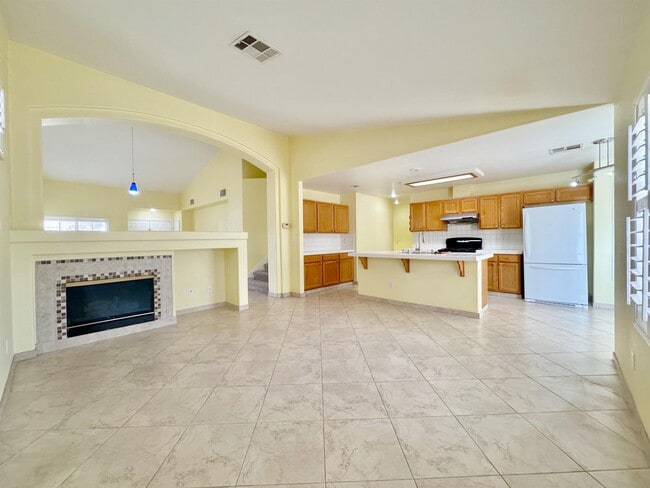 Building Photo - 8159 Dinsmore Dr