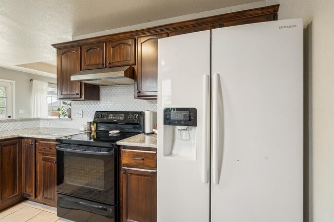 Building Photo - 208 Ramon Cardenas Dr