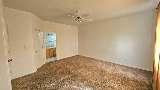 Building Photo - Parkway Village Beauty - 3 Bed + 3 Bth!