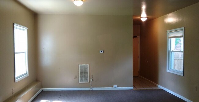 Building Photo - 107-109 E 17th St