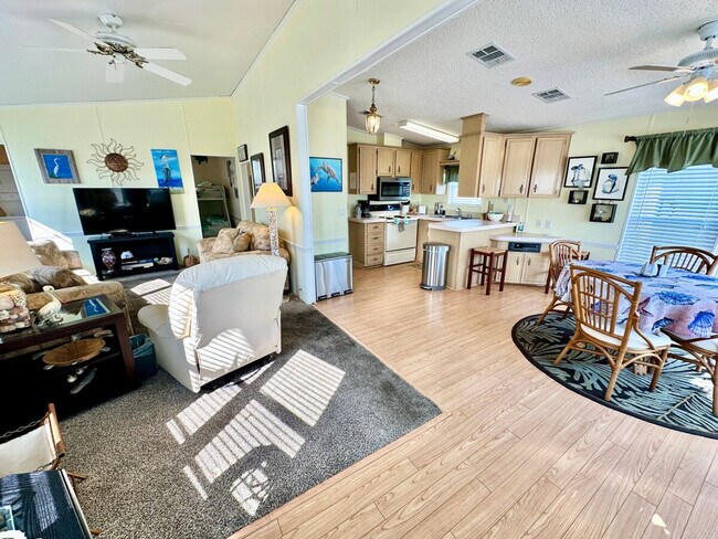 Building Photo - 590 Nettles Blvd