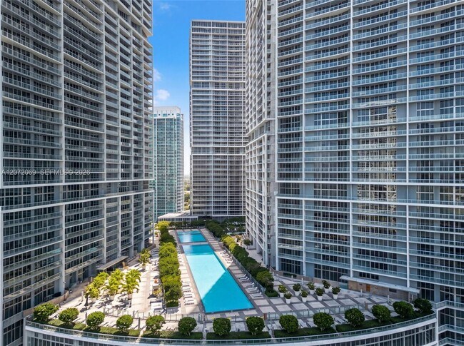 Building Photo - 465 Brickell Ave