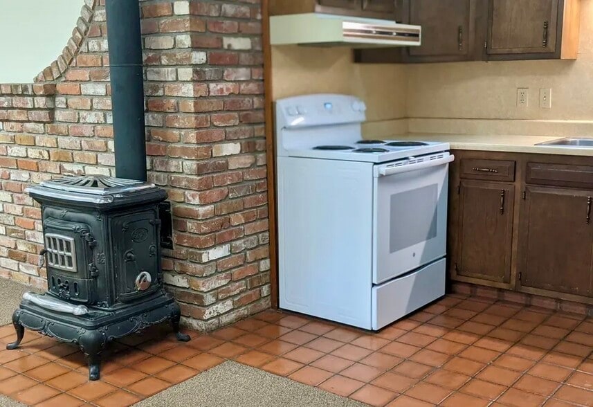 Building Photo - 622 S 6th Ave