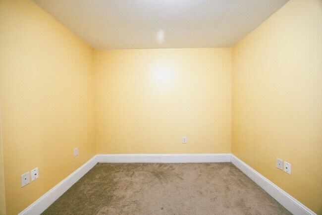 Building Photo - 426 Mt Hope St