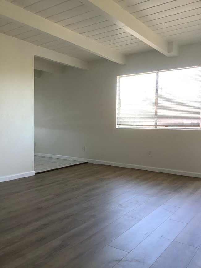 Building Photo - 2 Bedroom 1 Bath Upstairs Unit in Richmond...