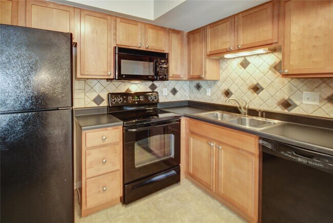 Building Photo - 310 Stonewall Creek Dr