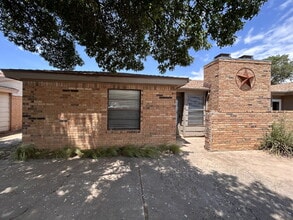 Building Photo - nice 2/1 duplex in North Lubbock