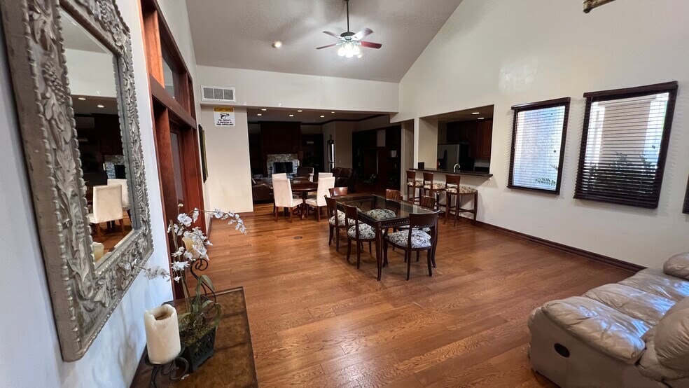 Building Photo - 3927 Nobel Dr