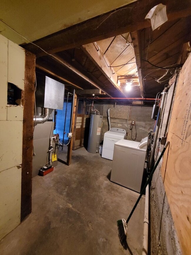 Building Photo - Charming 2-Bedroom, 1-Bathroom House for R...