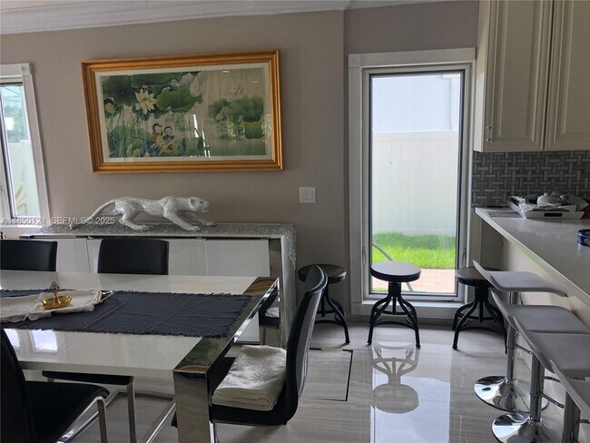 Building Photo - 1524 Argyle Dr