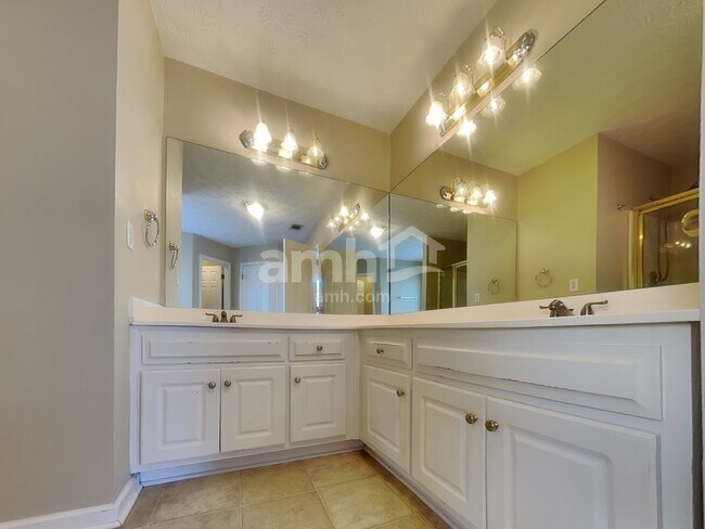 Building Photo - 5435 Silk Oak Way