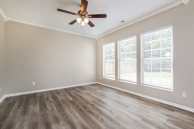 Building Photo - 108 N Honey Springs Ave