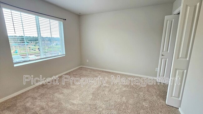 Building Photo - 6540 Yorktown Pl NE