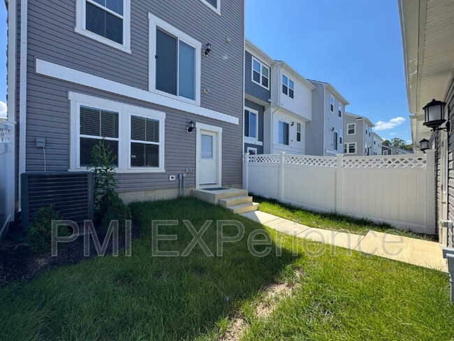 Building Photo - 10705 Millport St