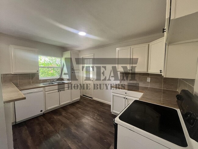 Building Photo - 3 Bed 1 Bath home for rent!