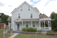 Building Photo - 3 Bedroom Victorian Style House