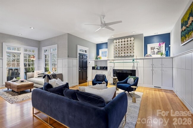 Building Photo - 1124 Dilworth Crescent Row