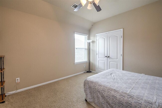 Building Photo - 26335 Cedar Pine Dr