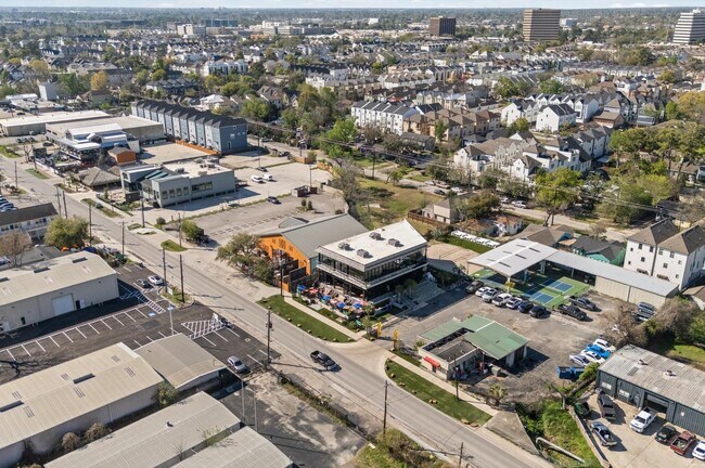 Building Photo - 1139 W 21st St