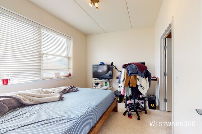 Building Photo - 873 N Larrabee-304