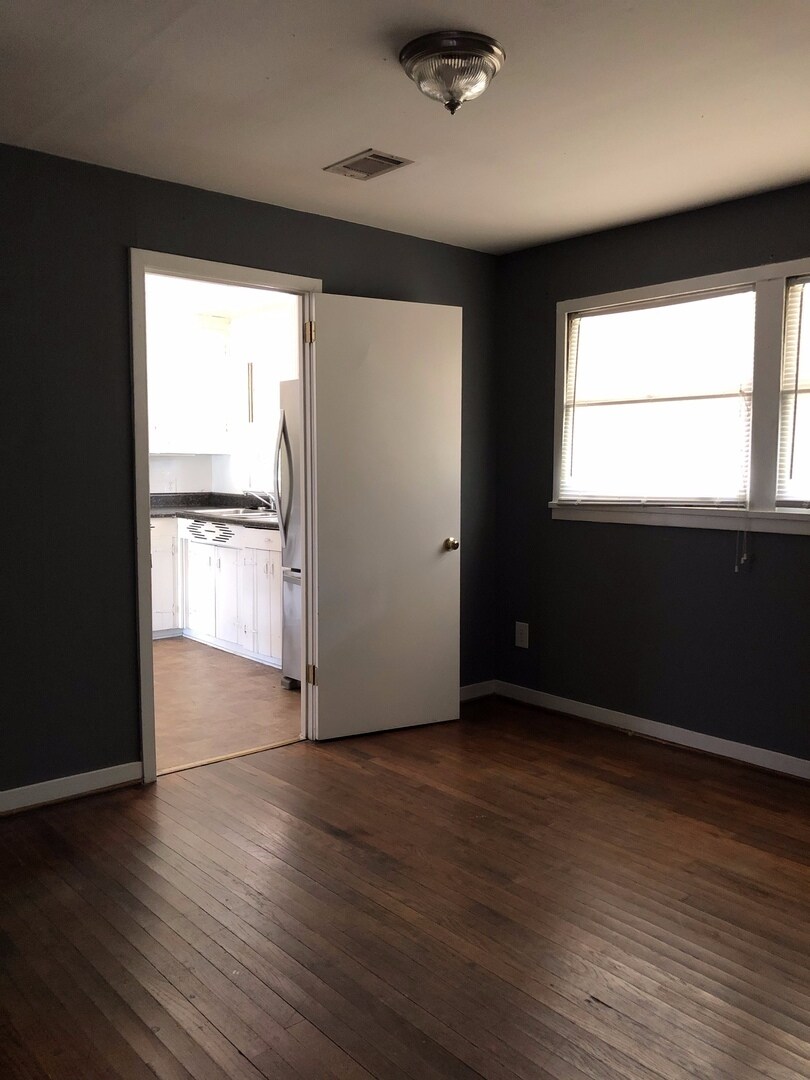 Building Photo - Charming 2 Bed, 2 Bath Home on North Dean