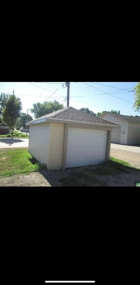 Building Photo - 813 7th Ave