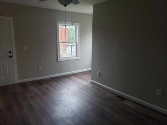 Building Photo - 385 Church St N