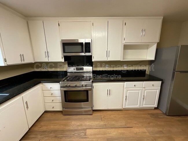 Building Photo - 3872 Tiverton Dr