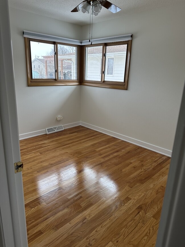 Building Photo - 3207 90th St