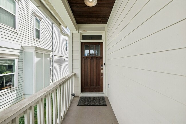 Building Photo - 1013A Caldwell Ave
