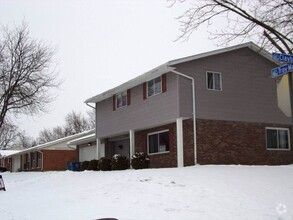 Building Photo - Spacious 4 Bed 2.5 Huber Heights home!