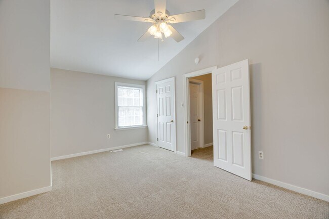 Building Photo - Beautiful 4 Bedroom 3 Bathroom Home in North Chesterfield ***Available Early April***