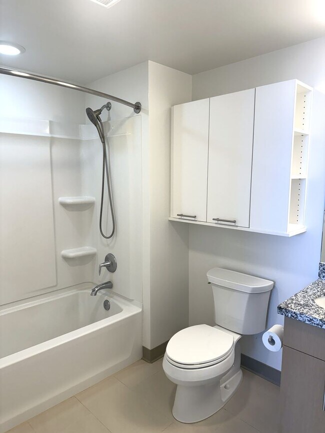 Building Photo - Ke Kilohana - Renovated High Floor 3 Bedroom 2 Bath 2 Parking in Ward Village