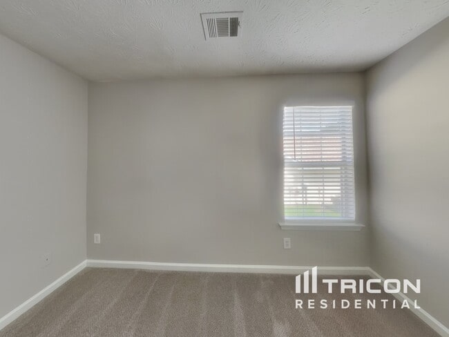 Building Photo - 1469 Buckingham Pl