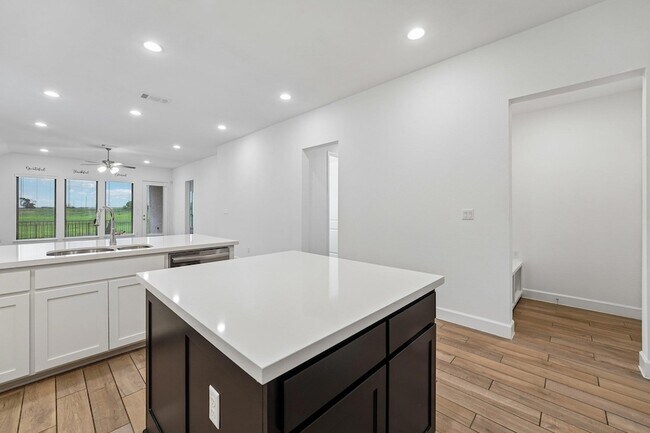 Building Photo - 133 Plumbago Loop