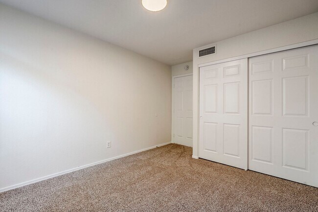 Building Photo - Beautifully Updated 4-Bedroom Home with Easy Access to Loop 101!