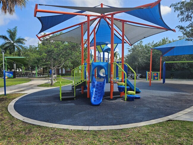 Building Photo - 580 Egret Dr