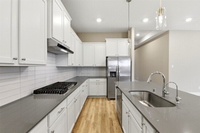 Building Photo - 808-808 Marisol Bay Dr