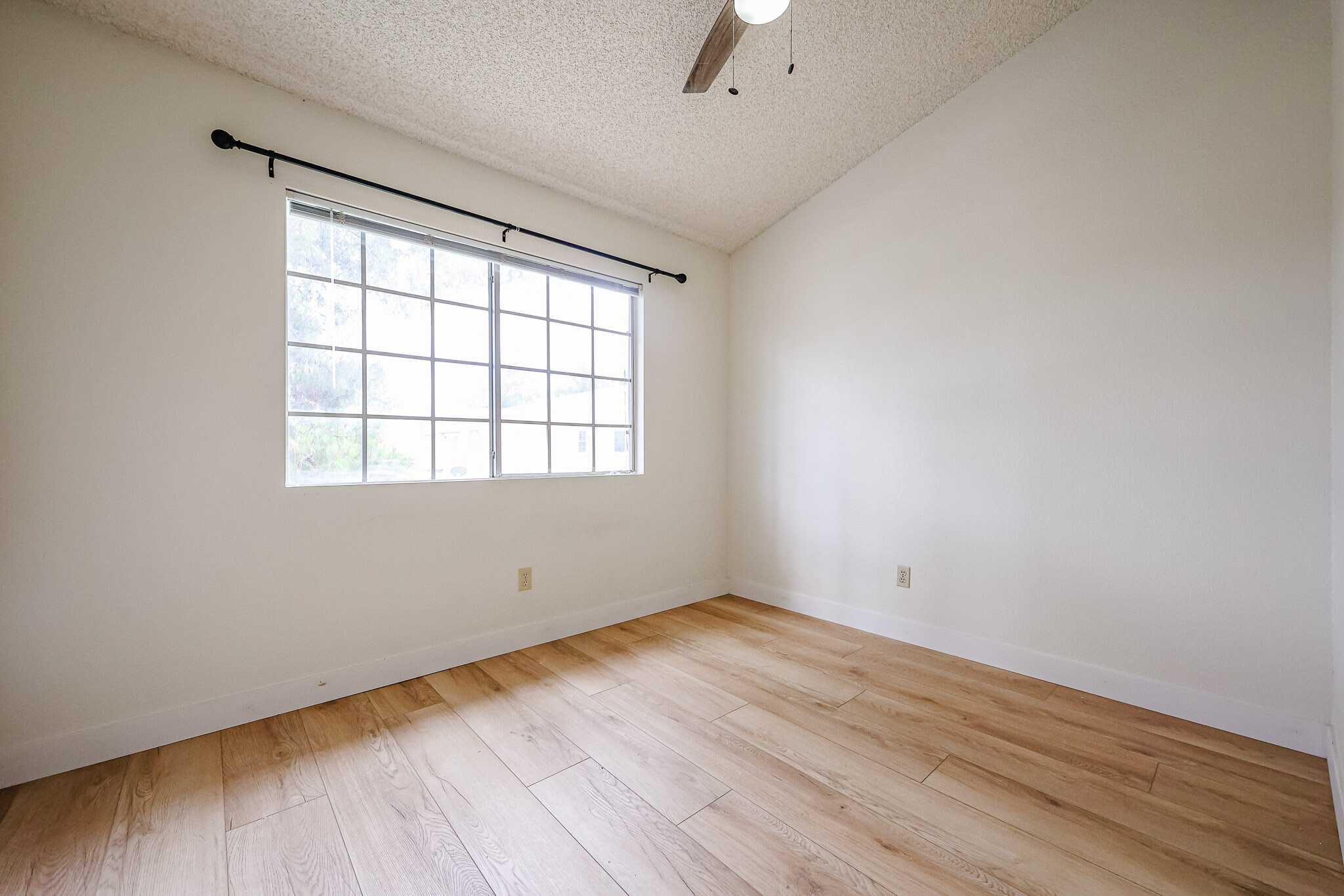 Building Photo - 625 S Westwood