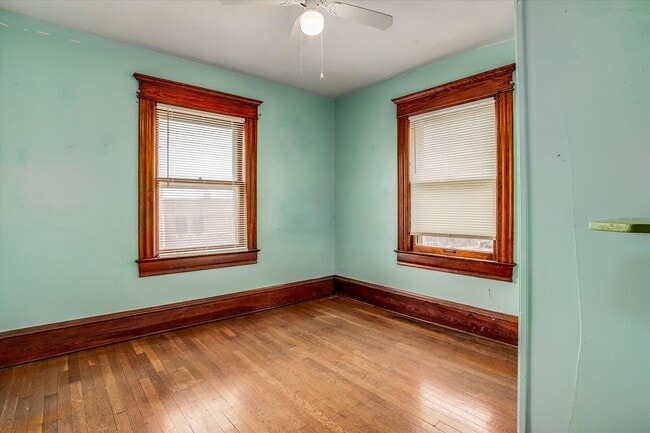 Building Photo - 908 E 31st St