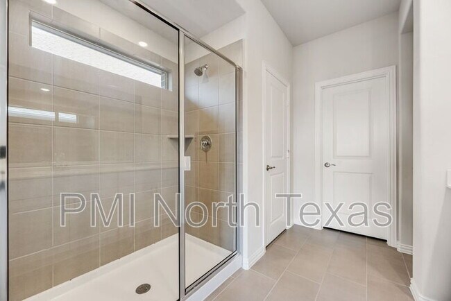 Building Photo - 3904 High Valley Dr