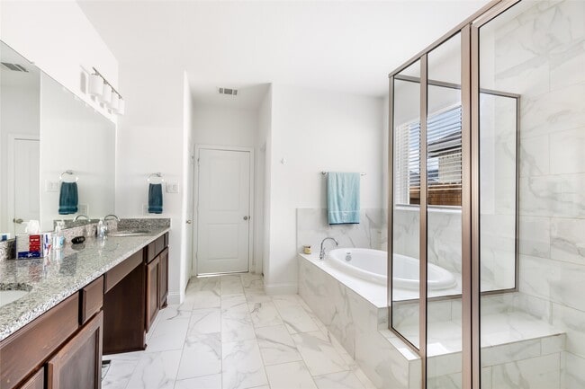 Building Photo - 16907 Kyler Crk Trl