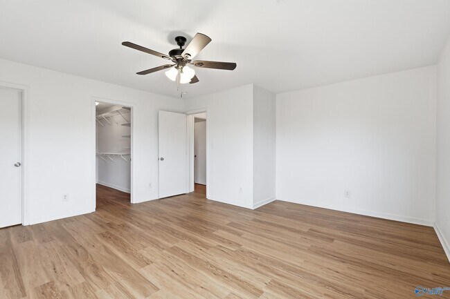 Building Photo - 15328 Mill Valley Dr