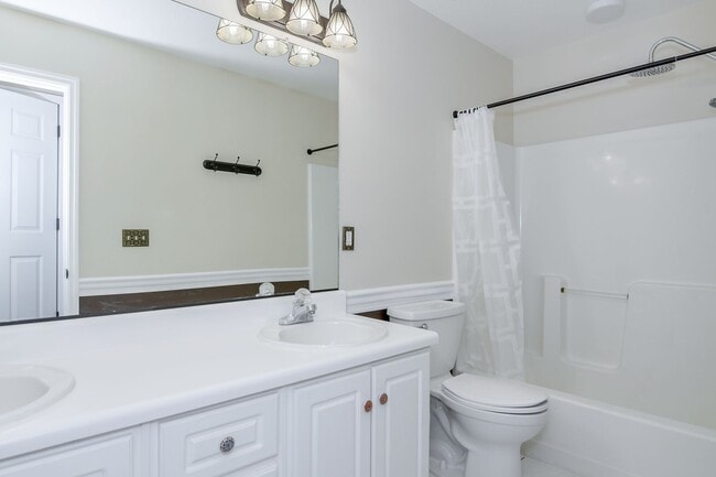 Building Photo - Large 3 Story Home in Evans!