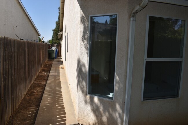 Building Photo - 1785 E Turnberry Ave