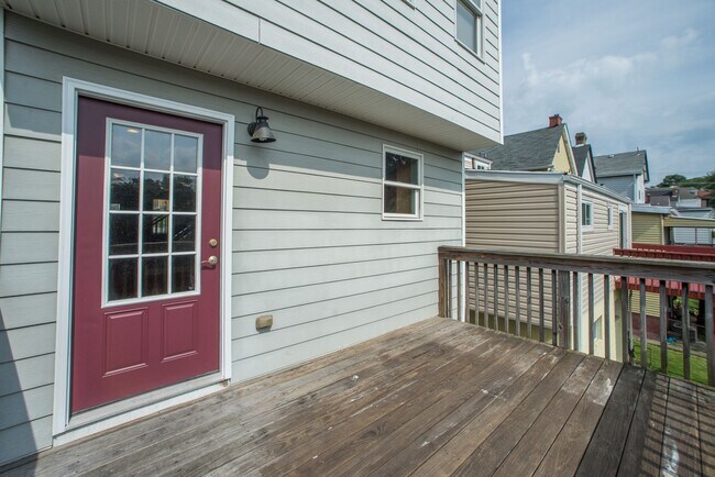 Building Photo - Modern 3-Bedroom 3-Bath  Home for Rent in Mt Washington, Pittsburgh, PA