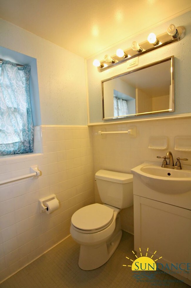 Building Photo - Spacious Poquito Bayou Home
