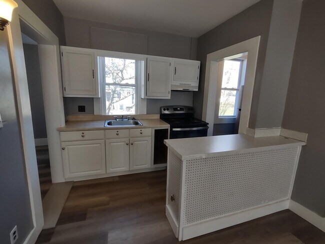 Building Photo - 48 Laurel St