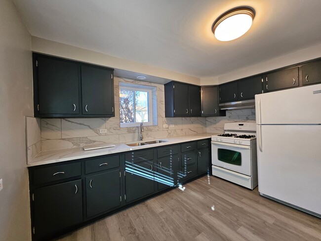 Building Photo - 6788 N Sauganash Ave